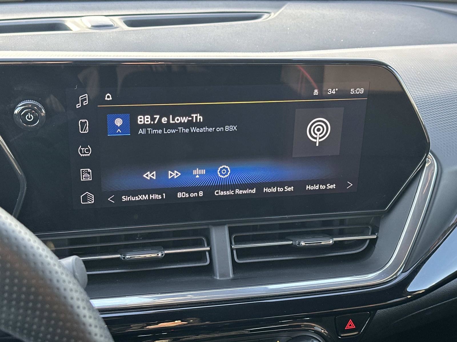 Certified 2024 Chevrolet Trax RS w/ Driver Confidence Package image 28