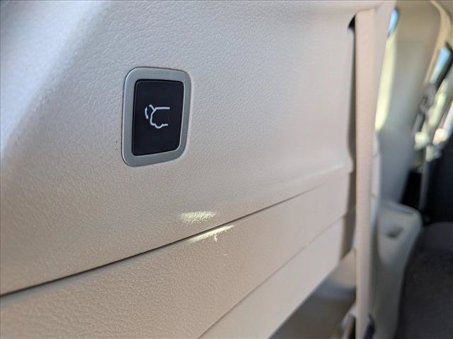 Used 2023 Chrysler Voyager LX FWD image 8
