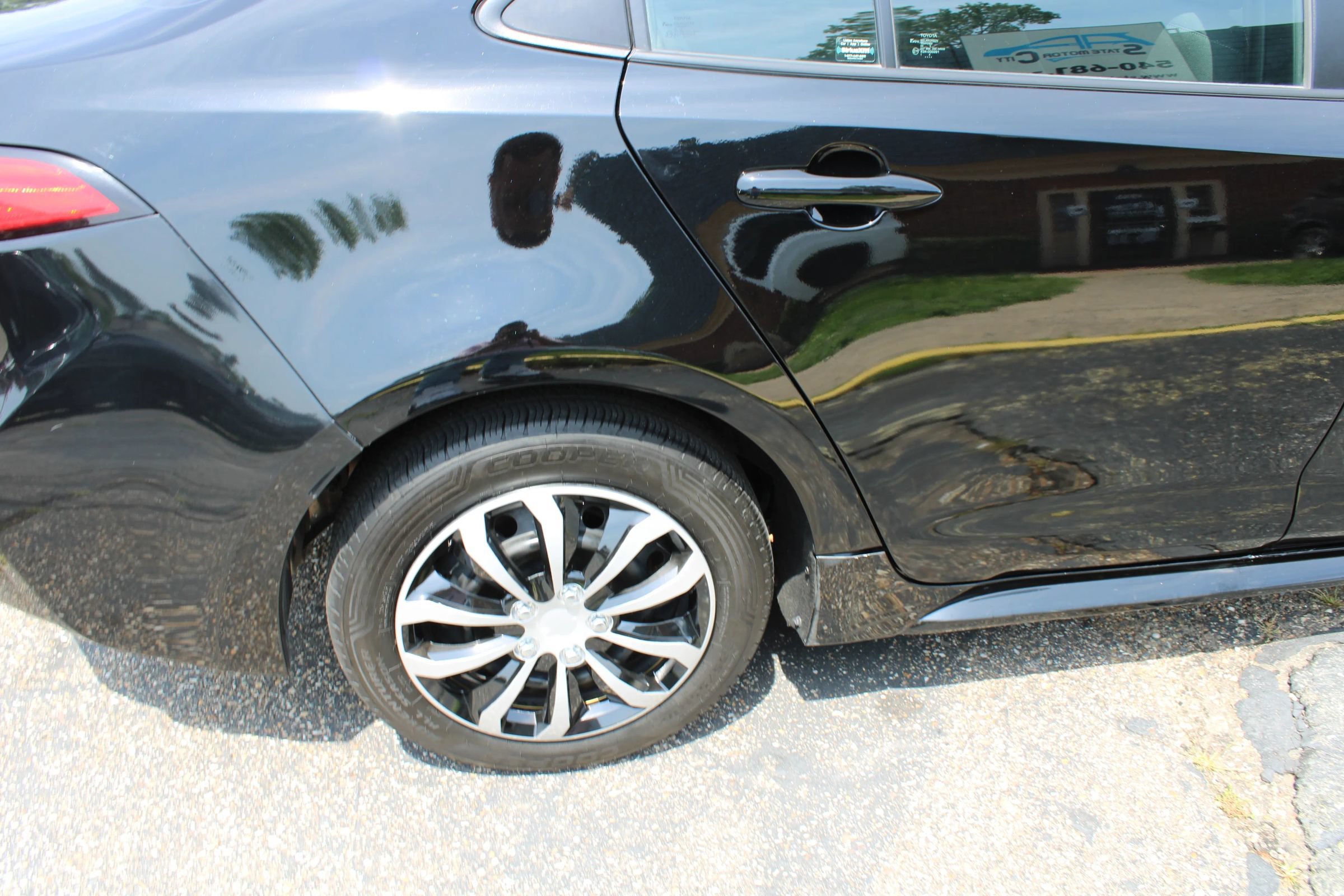 Used 2023 Toyota Corolla LE FWD image 30