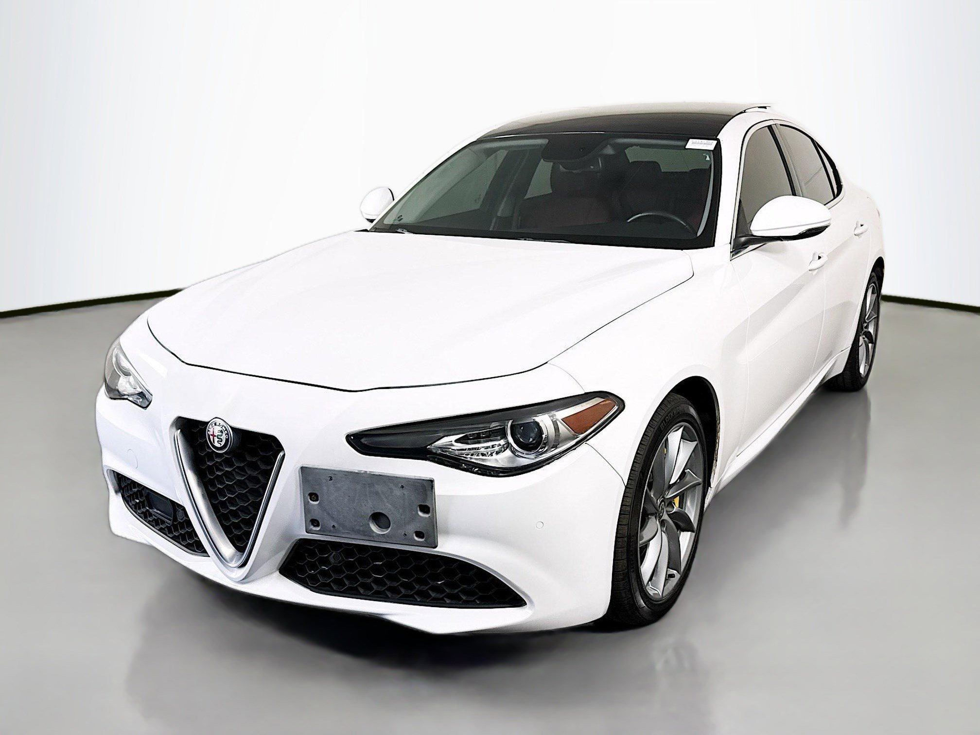 Used 2017 Alfa Romeo Giulia Base image 4