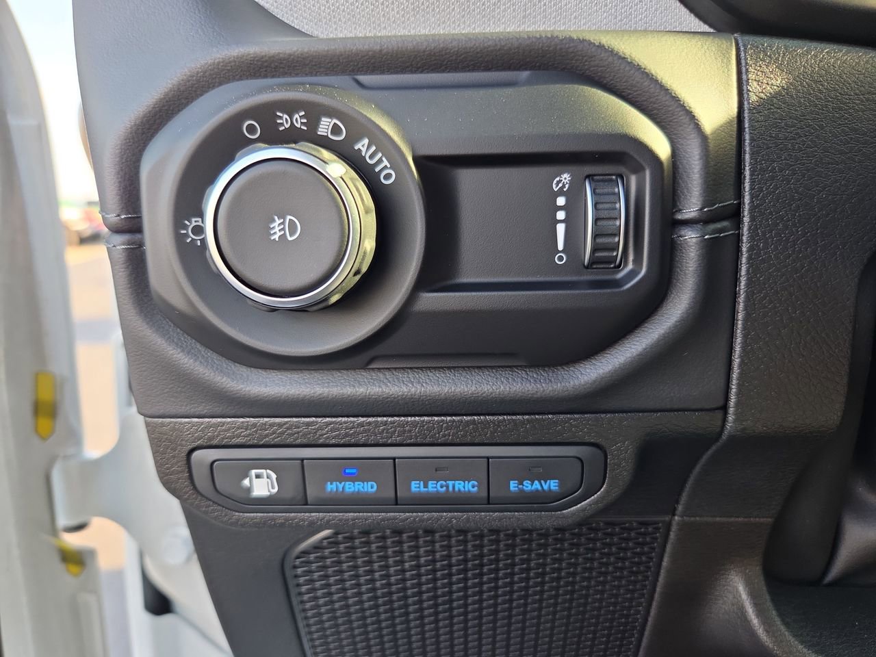 Used 2025 Jeep Wrangler Unlimited Sahara AWD/4WD image 30