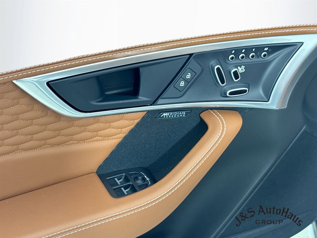 Used 2022 Jaguar F-TYPE R image 23