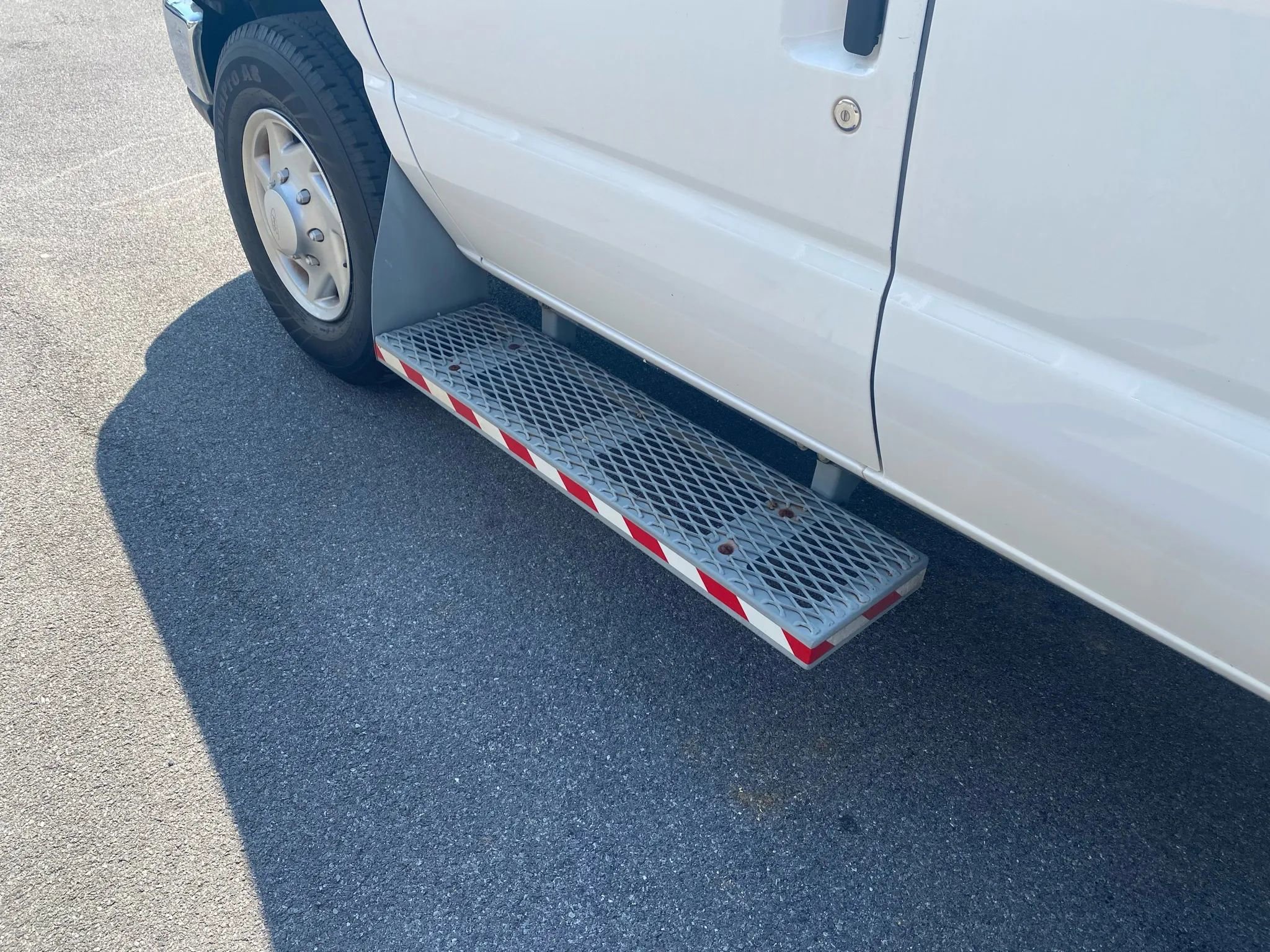 Used 2013 Ford E-350 and Econoline 350 Extended Super Duty w/ PWR Group RWD image 7