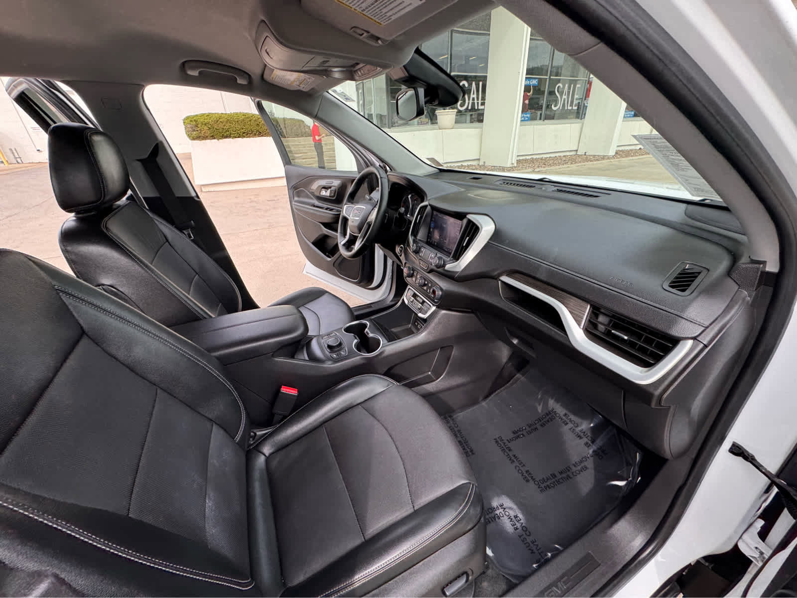 Used 2024 GMC Terrain SLT image 13