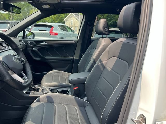 Used 2024 Volkswagen Tiguan SEL R-Line AWD/4WD image 3
