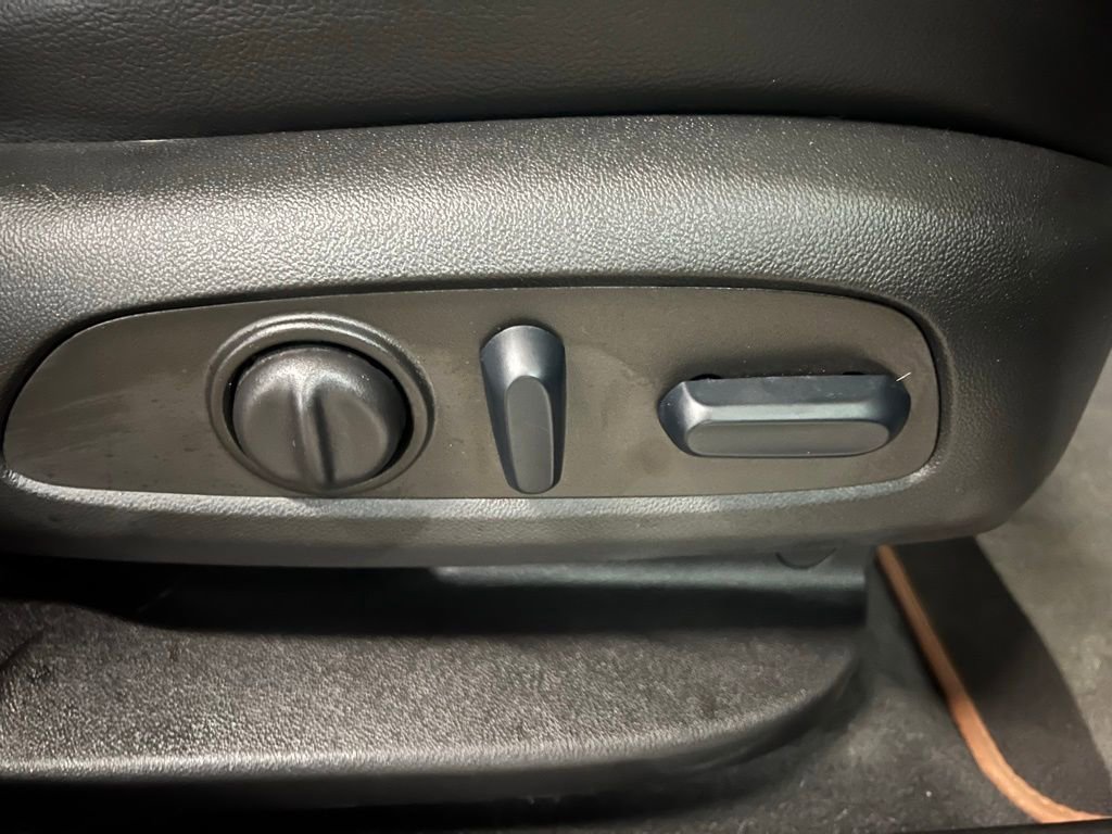Used 2023 GMC Acadia AT4 w/ Technology Package image 11