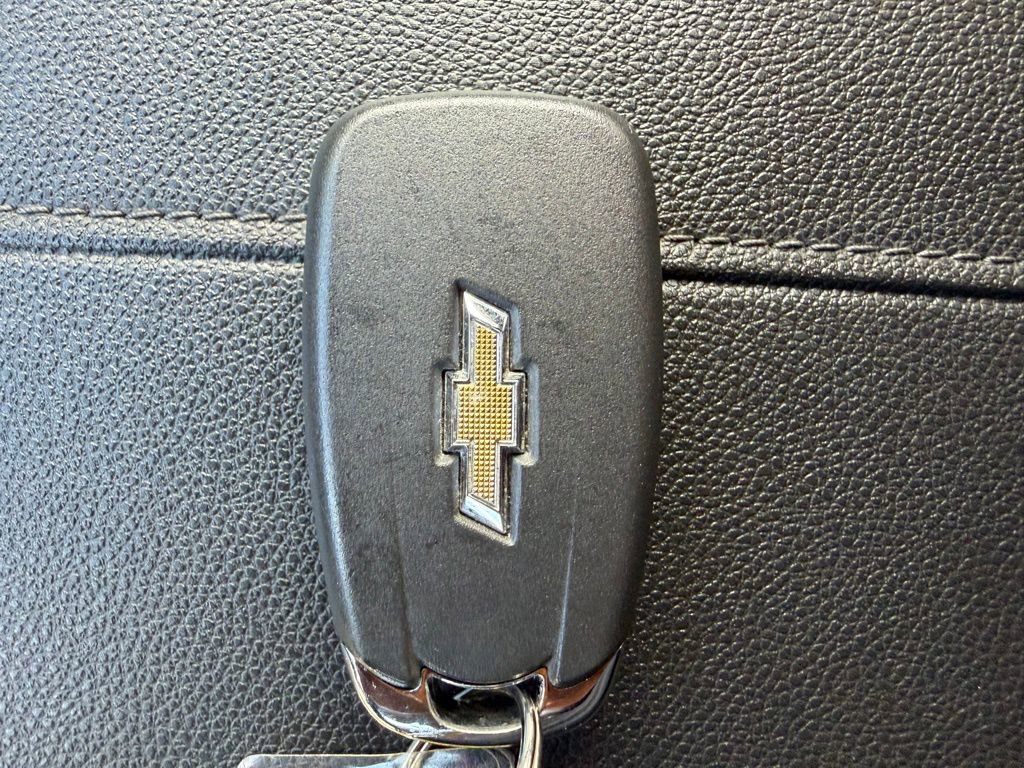 Used 2023 Chevrolet Traverse LT FWD image 32