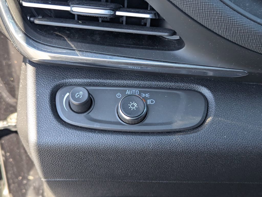 Used 2025 Buick Envista Preferred FWD image 22