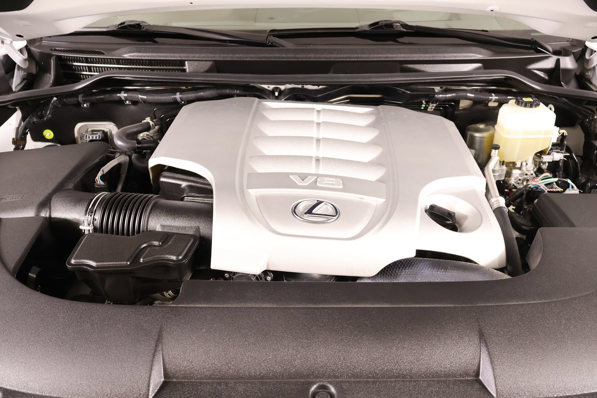 Used 2021 Lexus LX 570 4WD w/ Luxury Package image 24