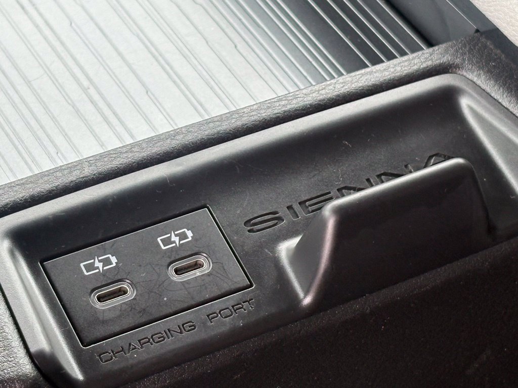 Used 2026 Toyota Sienna XLE FWD image 29