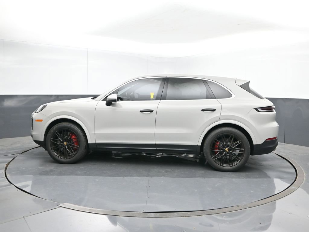 Used 2024 Porsche Cayenne S image 3