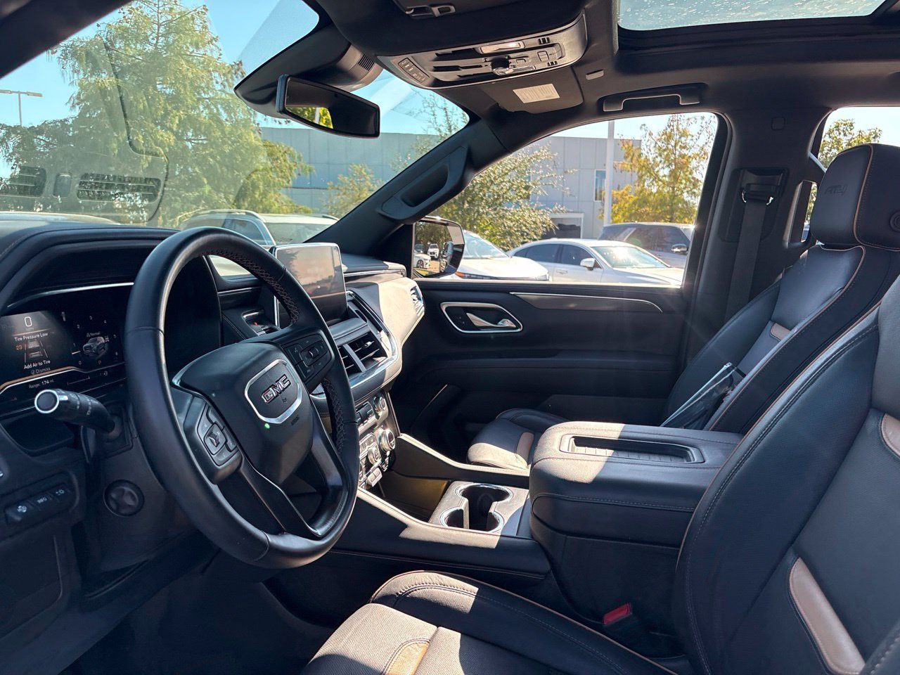 Used 2024 GMC Yukon AT4 w/ AT4 Premium Package AWD/4WD image 20