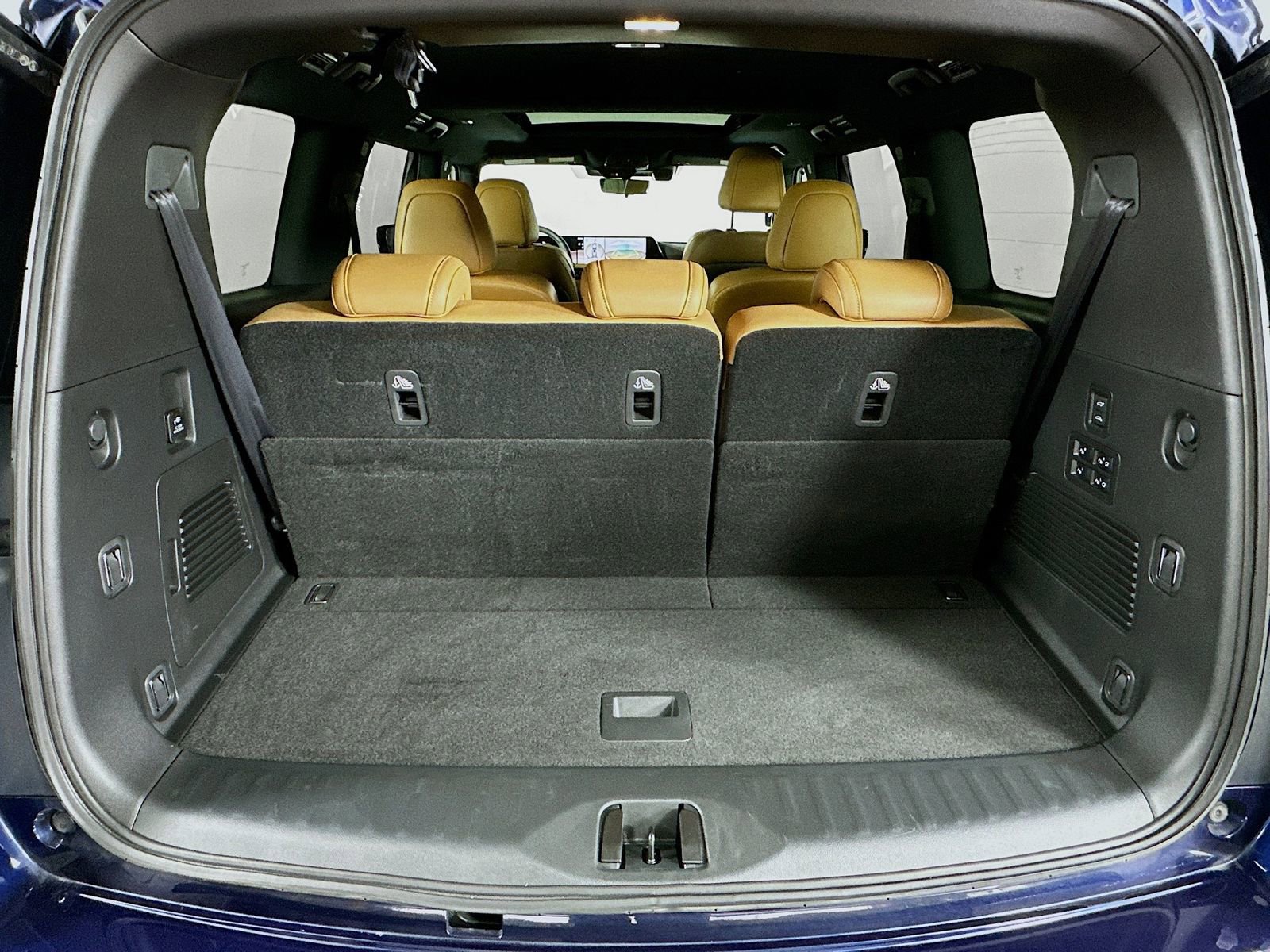 Used 2025 Nissan Armada Platinum Reserve AWD/4WD image 41