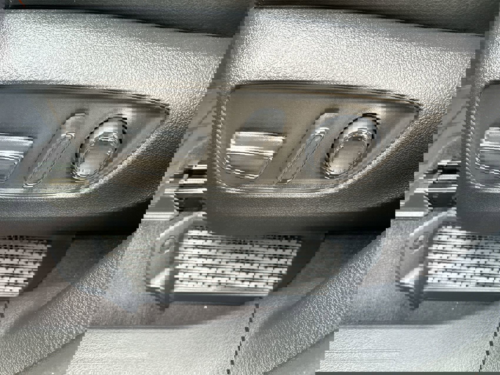 Used 2024 Toyota Sienna XSE w/ XSE Plus Package image 12