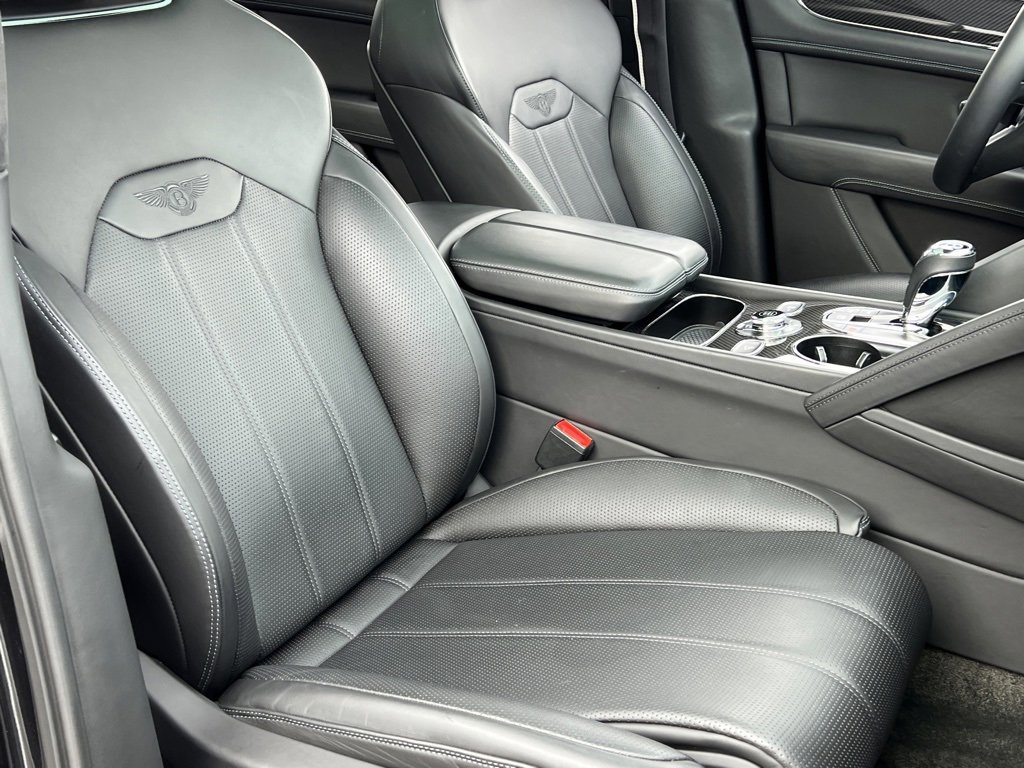 Used 2022 Bentley Bentayga V8 image 42