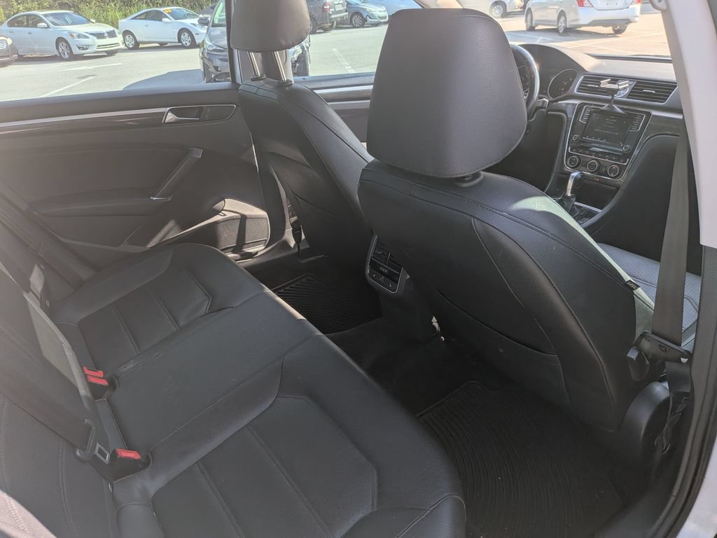 Used 2017 Volkswagen Passat 1.8T SE FWD image 24