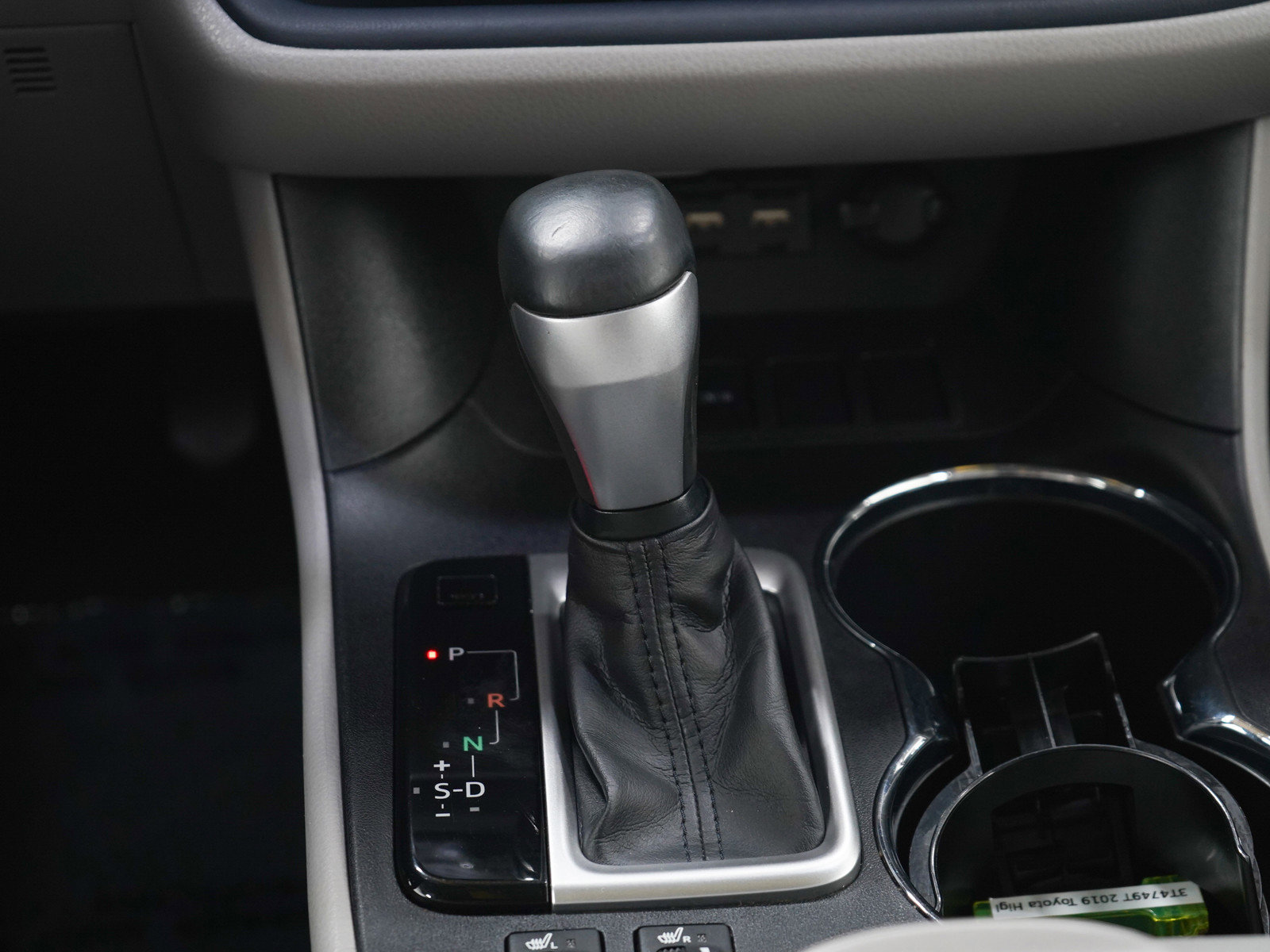 Used 2019 Toyota Highlander XLE FWD image 17