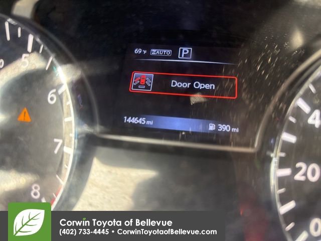 Used 2017 Nissan Pathfinder SV image 15