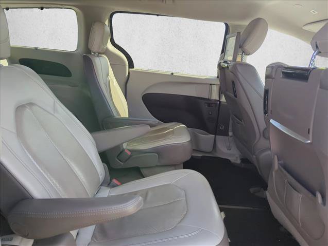 Used 2019 Chrysler Pacifica Touring-L Plus w/ Advanced Safetytec Group FWD image 16