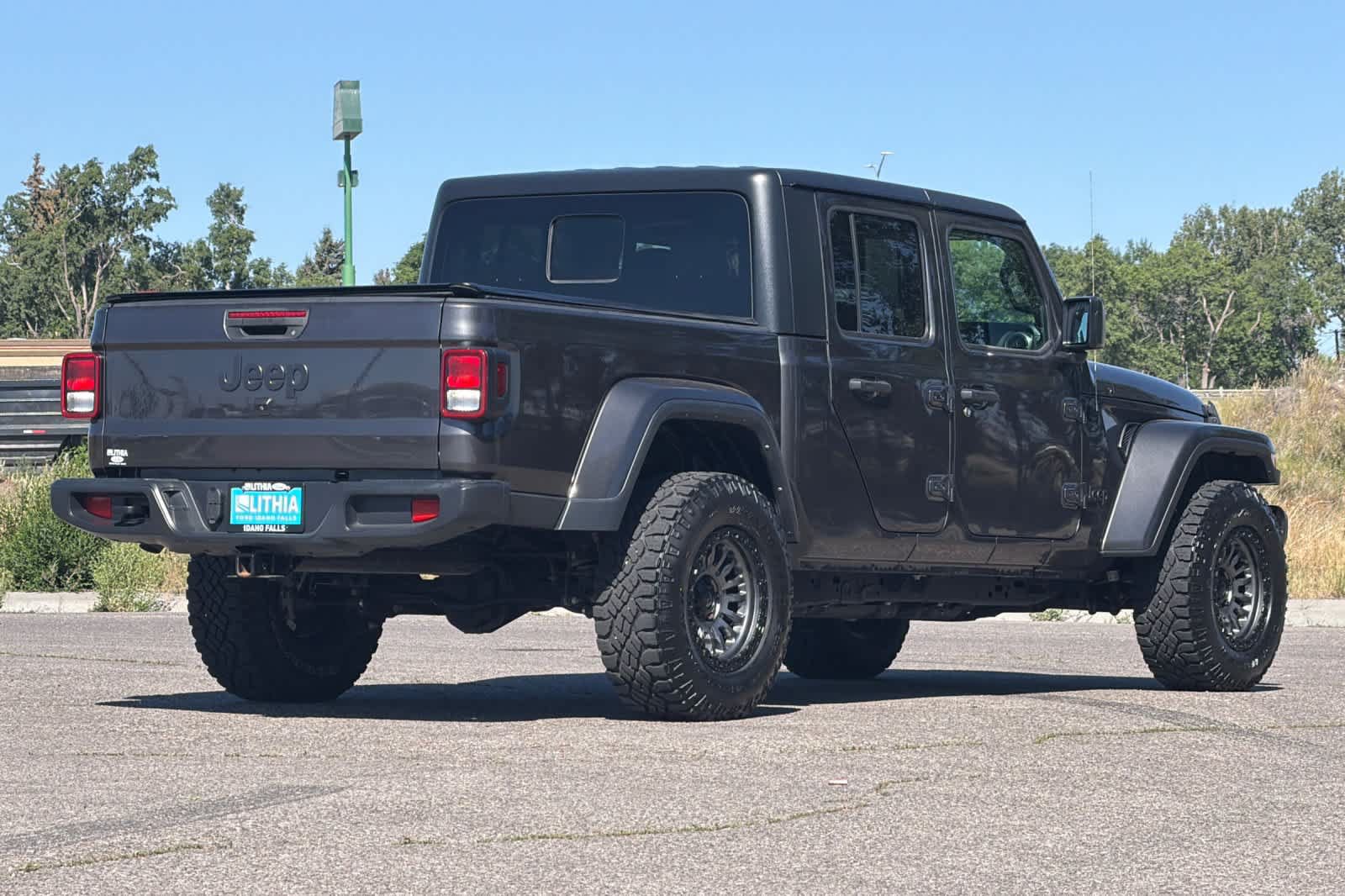 Used 2023 Jeep Gladiator Sport AWD/4WD image 2