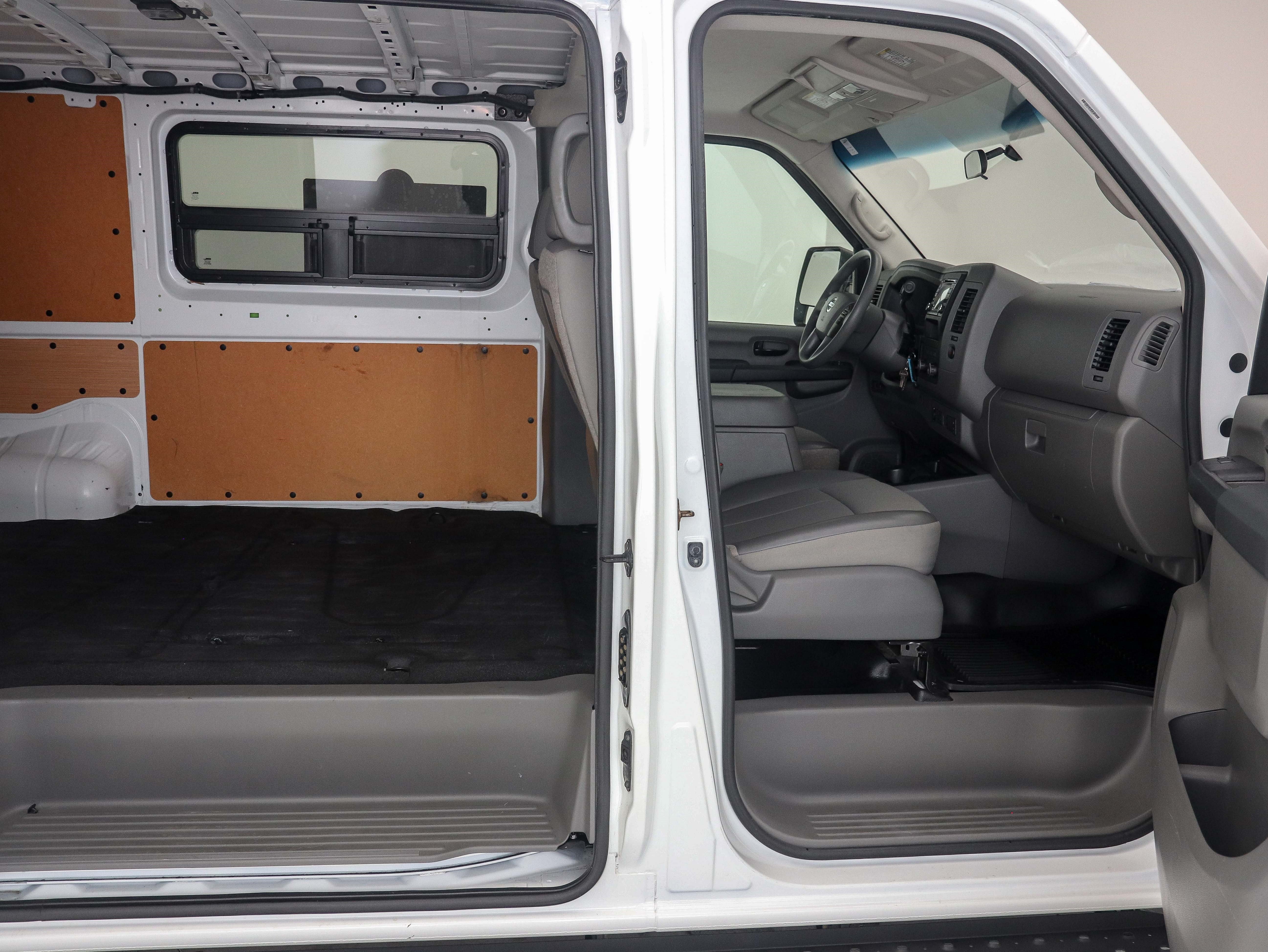 Used 2018 Nissan NV 2500 SV RWD image 12