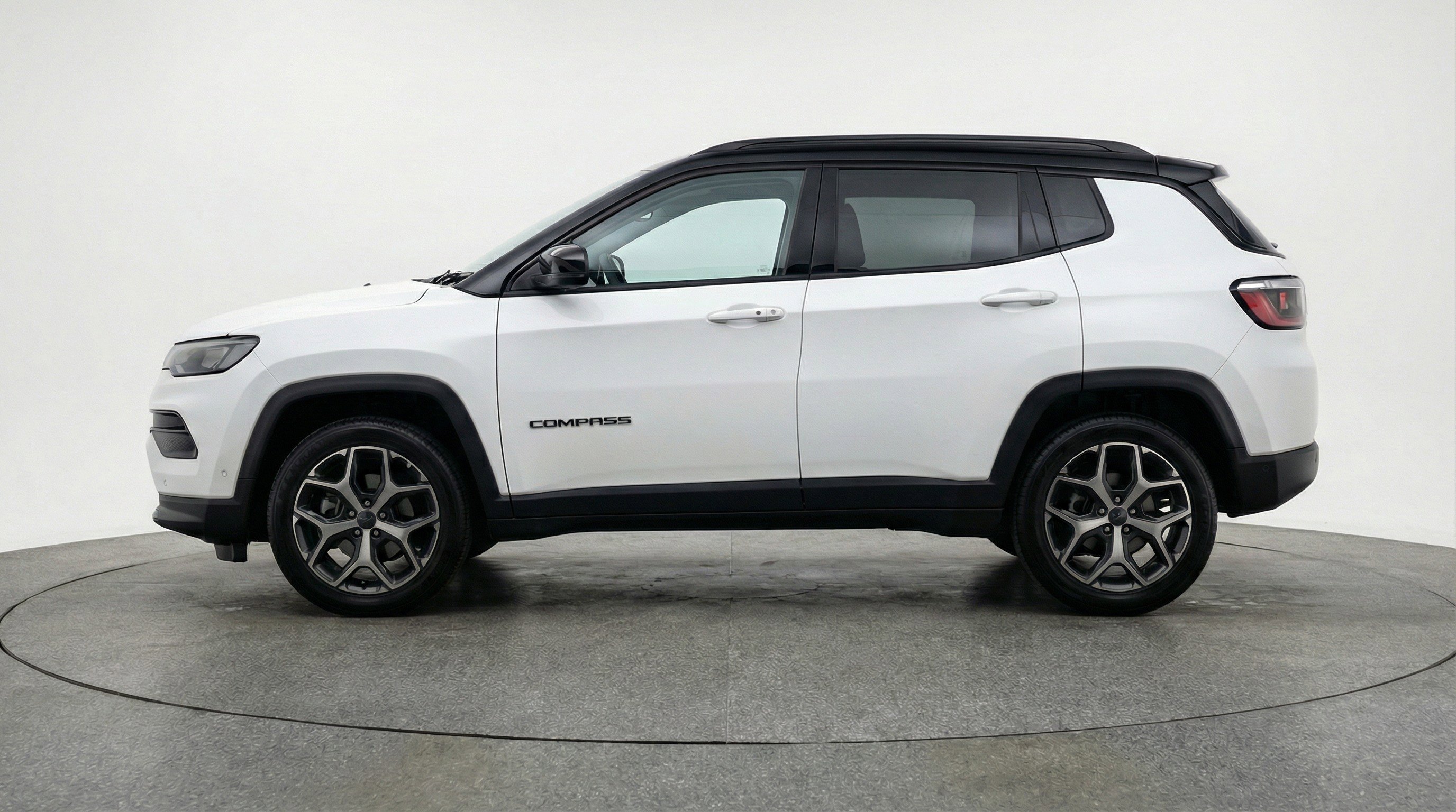 Used 2025 Jeep Compass Trailhawk AWD/4WD image 5