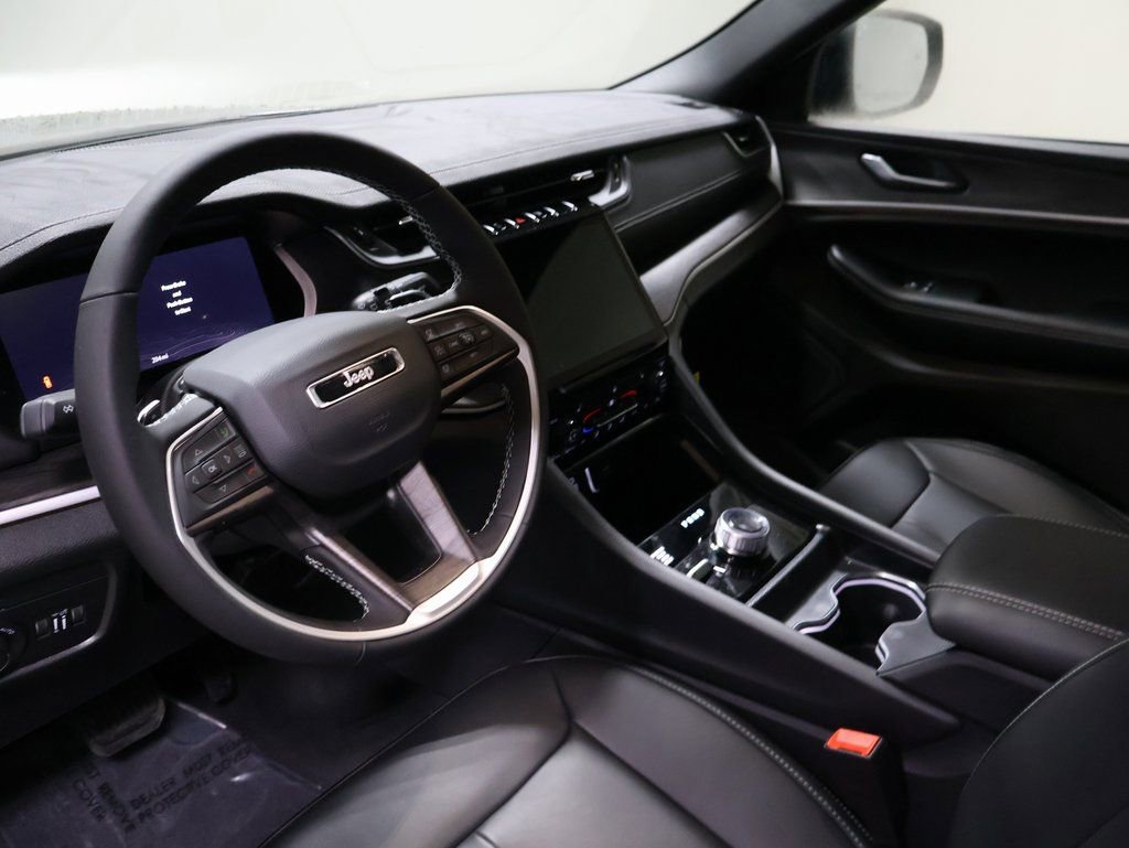 New 2025 Jeep Grand Cherokee Limited w/ Black Appearance Package image 22