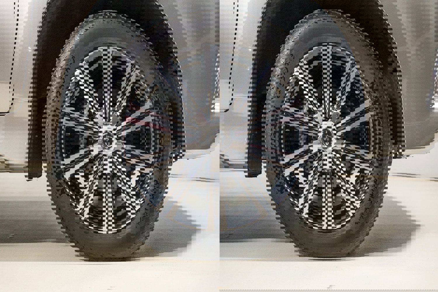 Used 2020 Lexus LX 570 4WD w/ Luxury Package image 11