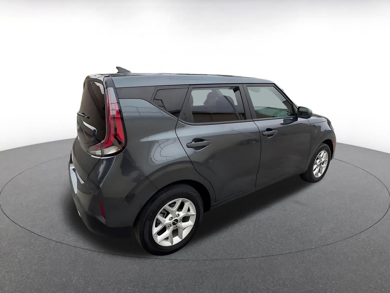Used 2025 Kia Soul LX w/ LX Technology Package FWD image 14