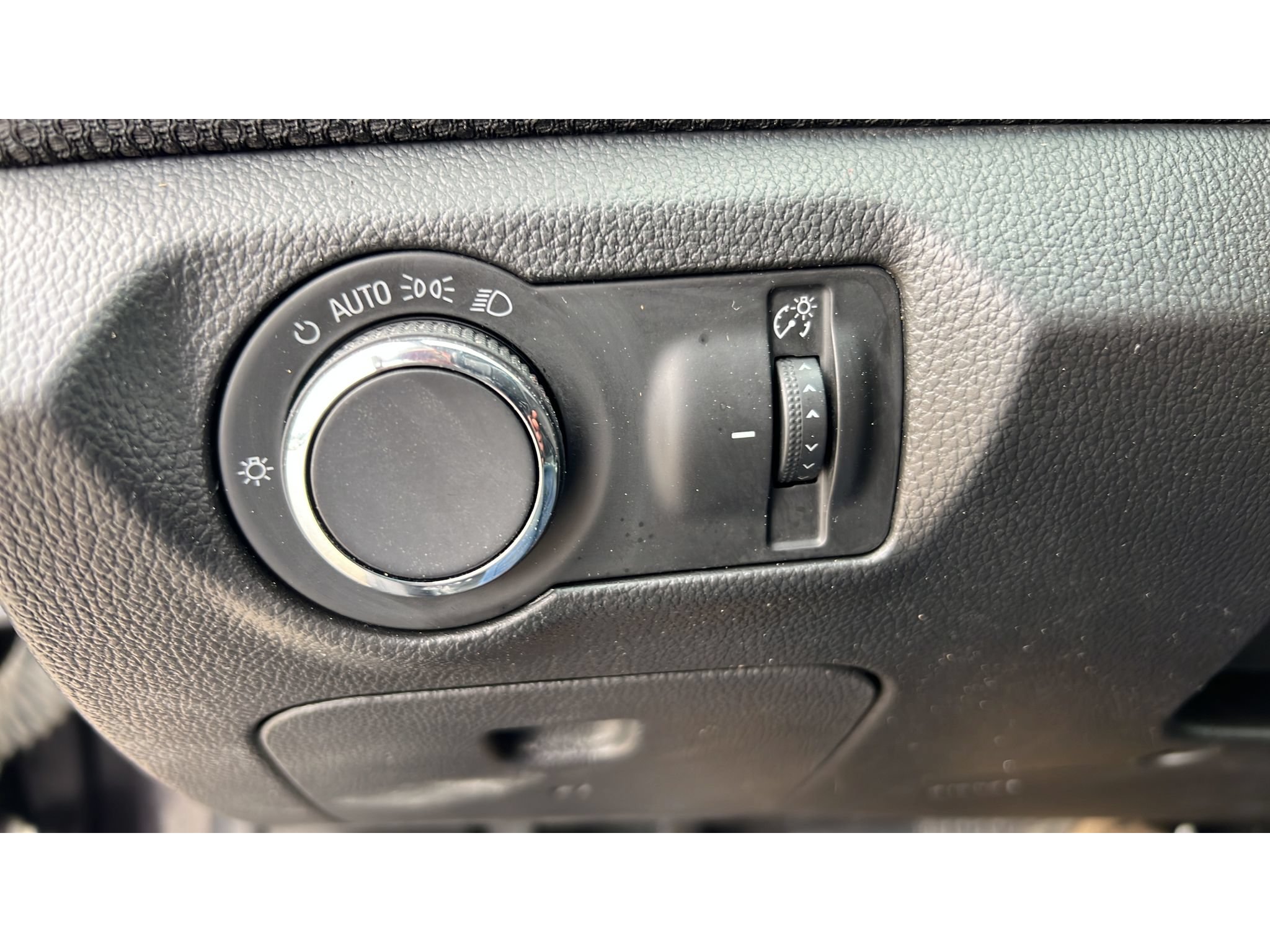 Used 2015 Chevrolet Cruze LT FWD image 22