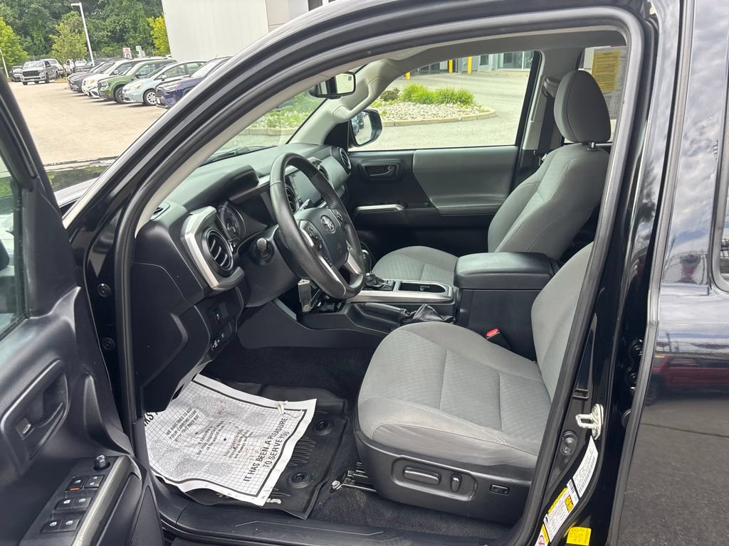 Used 2020 Toyota Tacoma SR5 AWD/4WD image 8