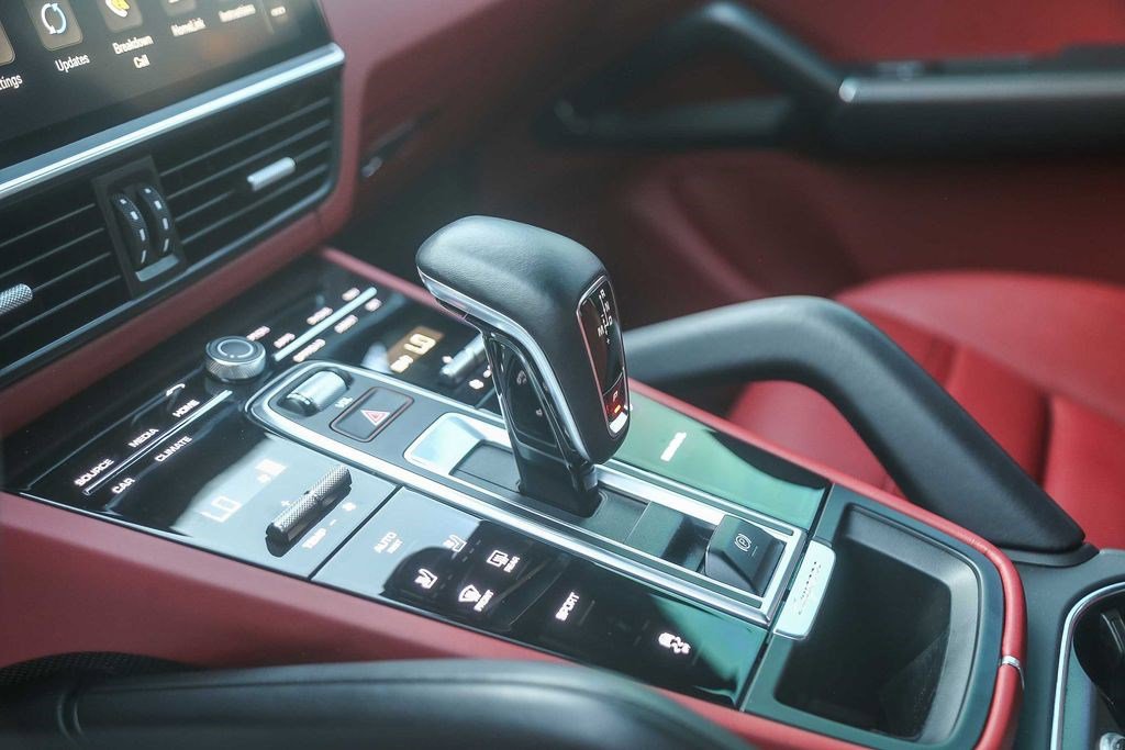 Used 2023 Porsche Cayenne Platinum Edition image 24