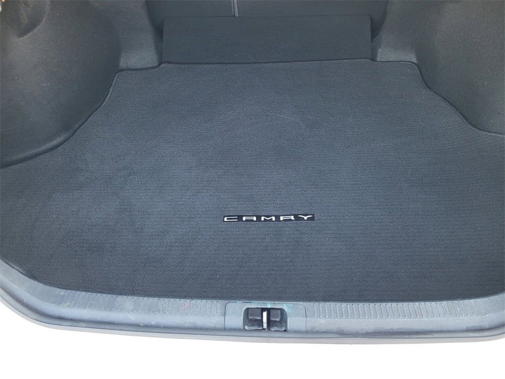 Used 2021 Toyota Camry XLE image 7