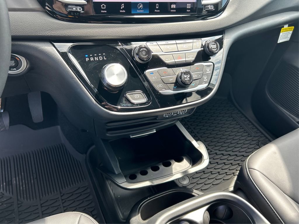 New 2025 Chrysler Voyager LX image 44