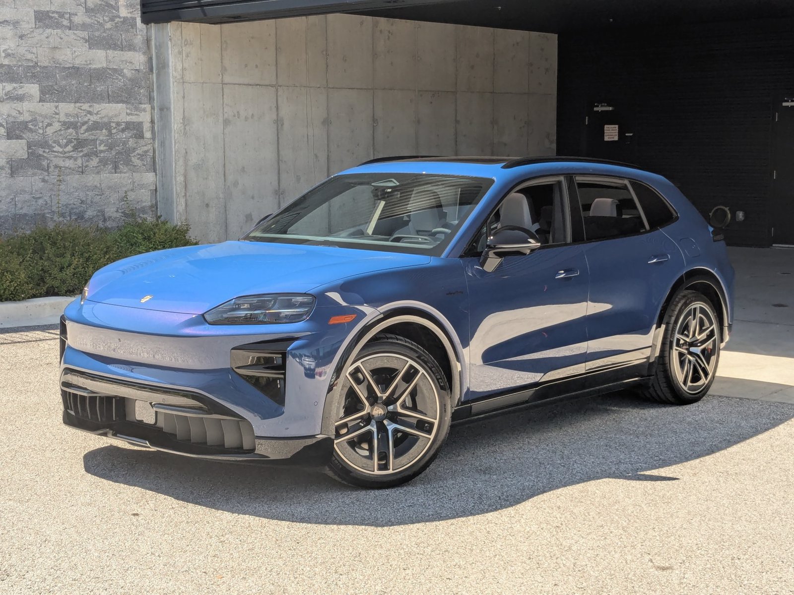 New 2026 Porsche Cayenne Turbo Electric AWD/4WD image 1