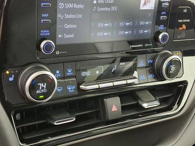 Used 2021 Toyota Highlander XLE AWD/4WD image 18