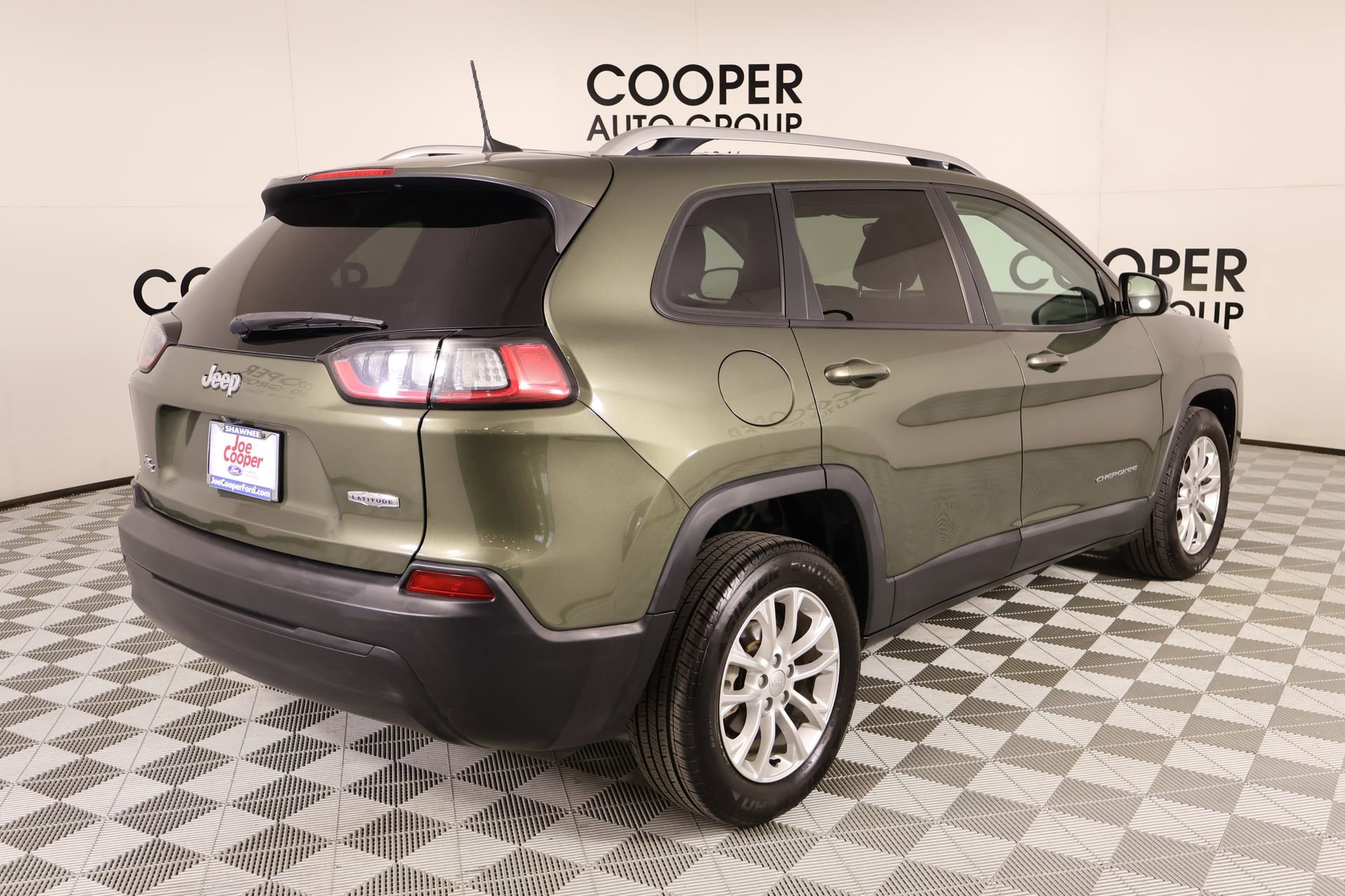 Used 2020 Jeep Cherokee Latitude FWD image 19