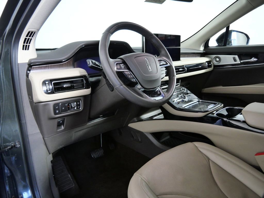 Certified 2022 Lincoln Nautilus Reserve w/ Equipment Group 202A image 17