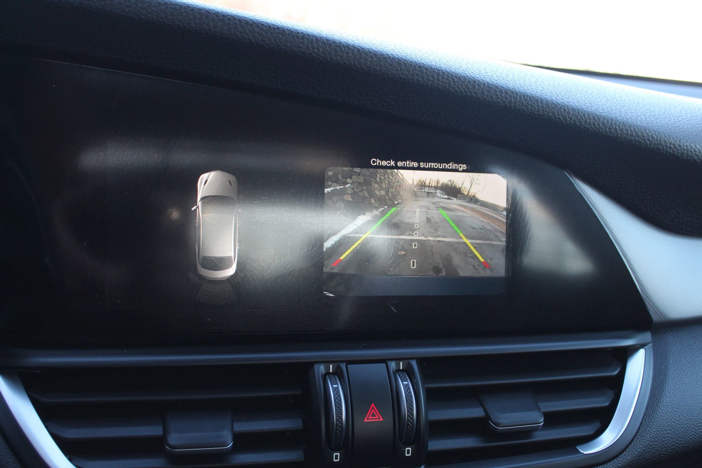 Used 2017 Alfa Romeo Giulia Sedan 4D image 31