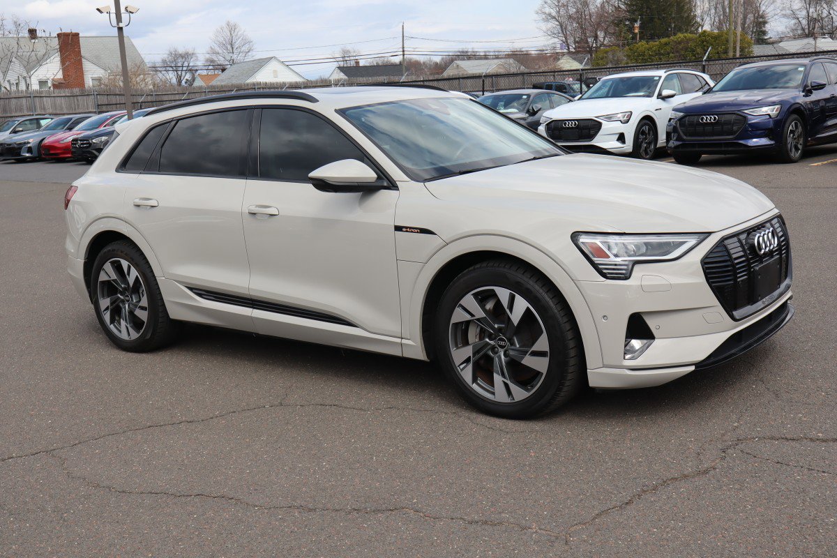 Used 2021 Audi e-tron Premium w/ Convenience Plus Package image 4