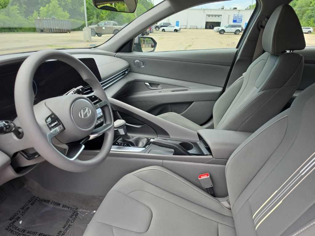 Used 2024 Hyundai Elantra SEL FWD image 12