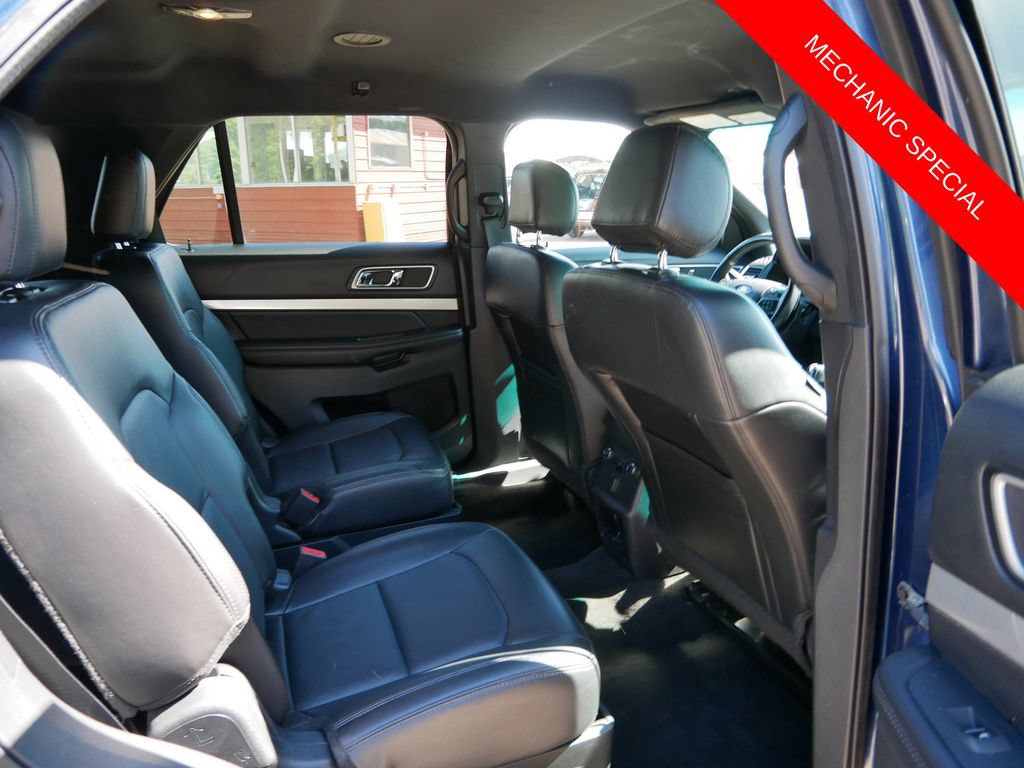 Used 2017 Ford Explorer XLT w/ Equipment Group 202A AWD/4WD image 8