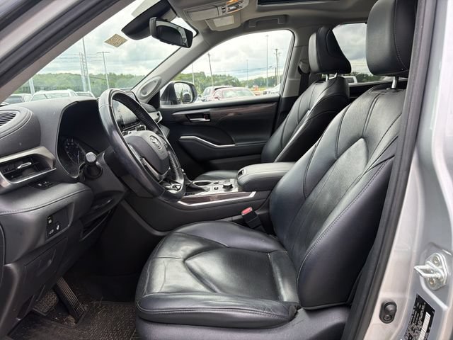 Used 2021 Toyota Highlander Limited AWD/4WD image 9