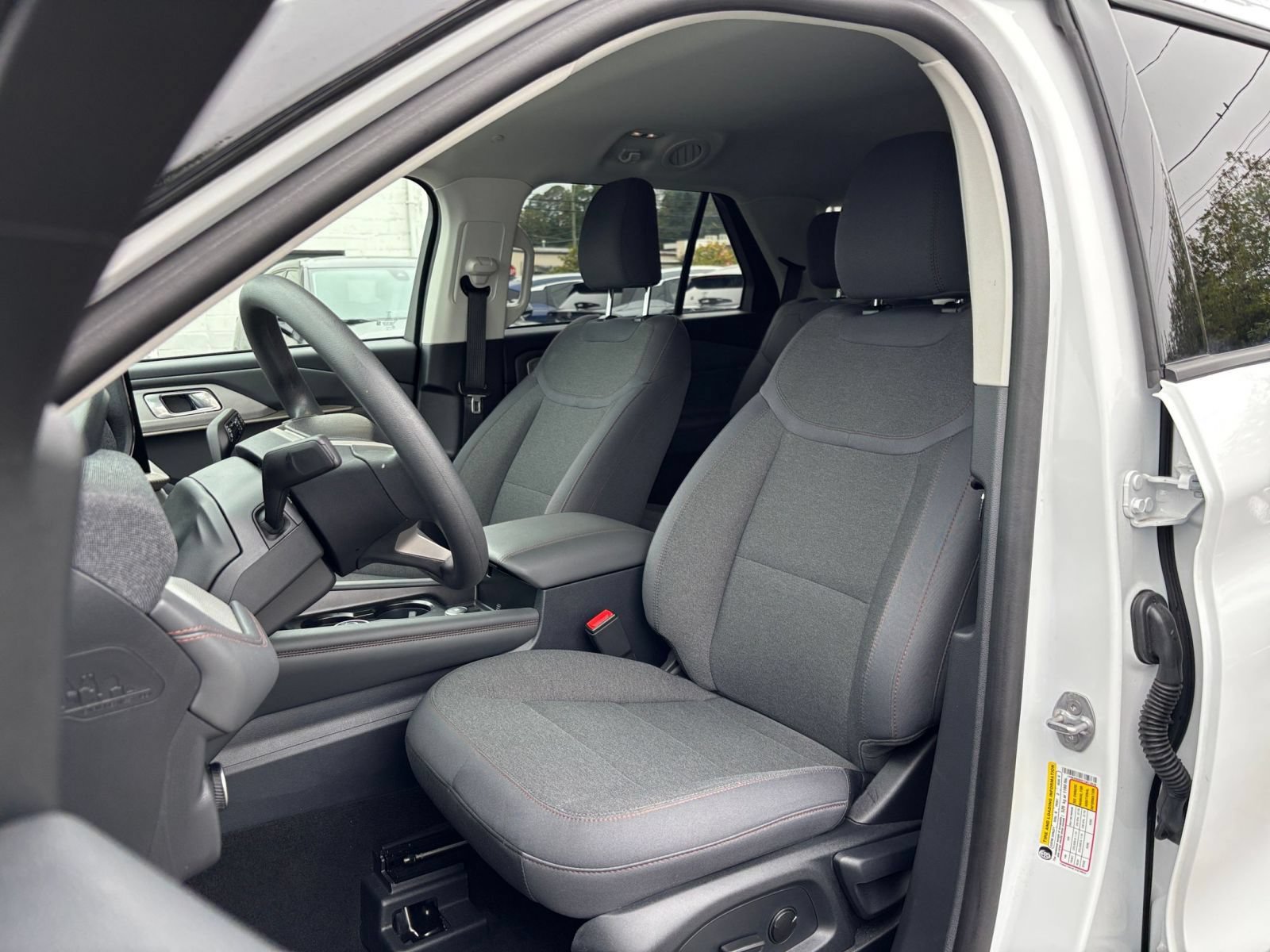 Used 2026 Ford Explorer Active AWD/4WD image 37