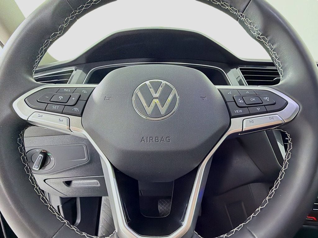 Used 2023 Volkswagen Tiguan SE FWD image 11