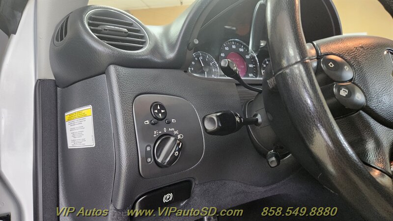 Used 2005 Mercedes-Benz CLK 320 Cabriolet image 15