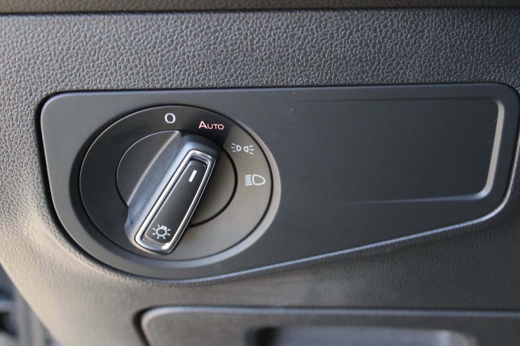 Used 2023 Volkswagen Tiguan SE image 12