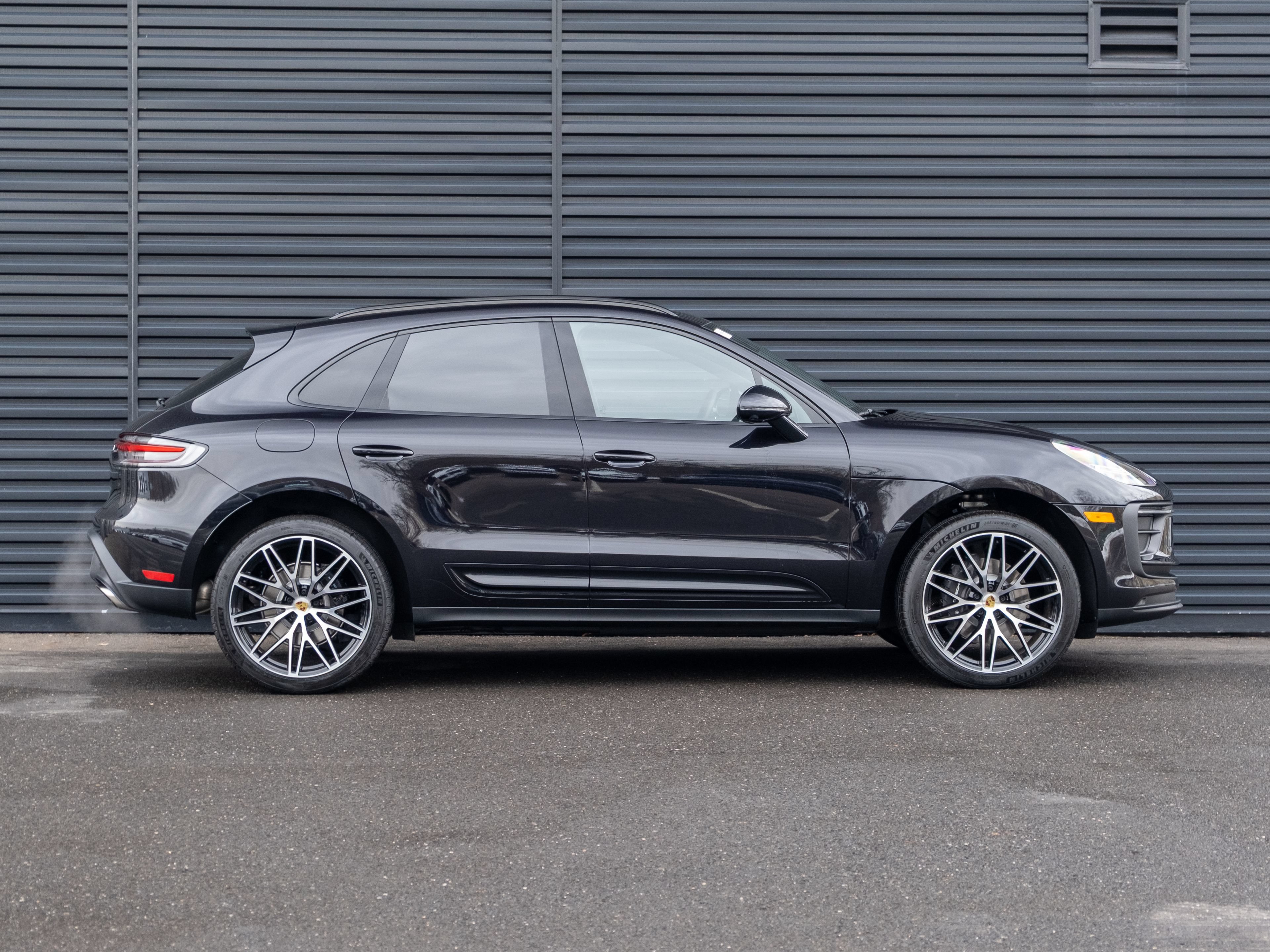 Certified 2026 Porsche Macan AWD/4WD image 9