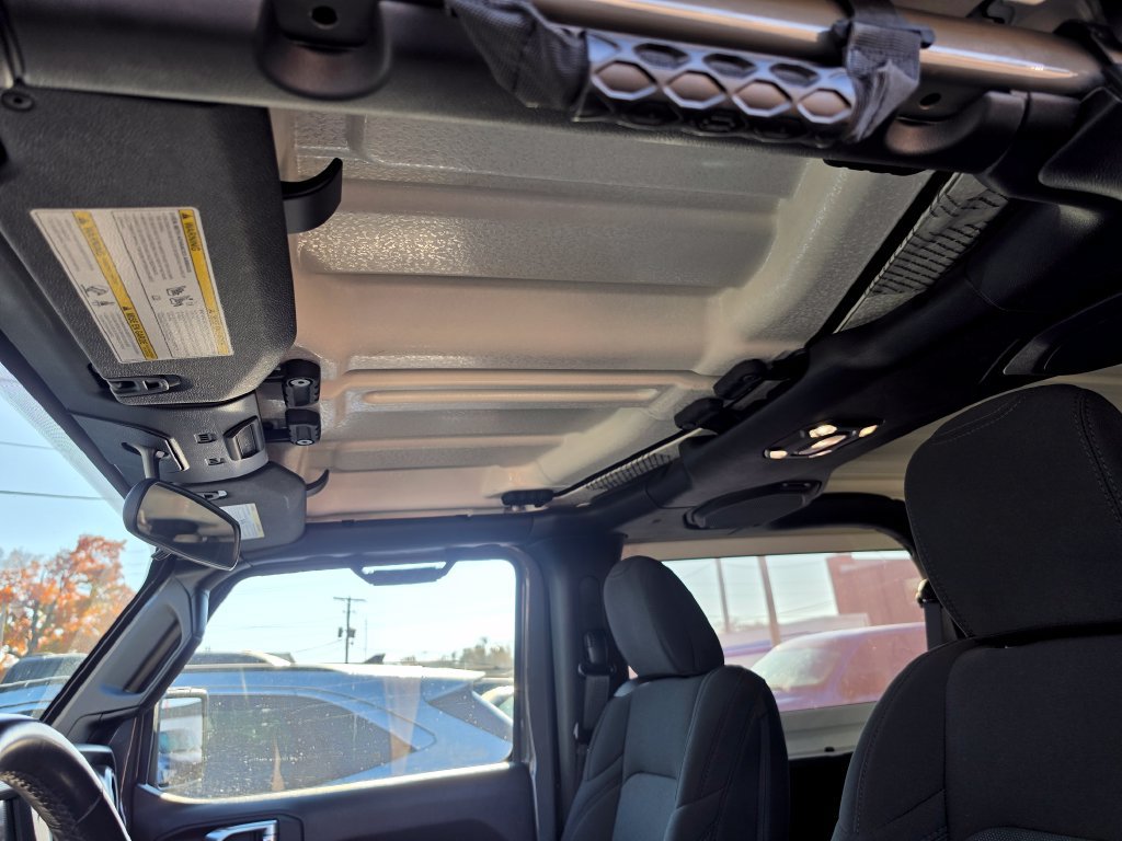 Used 2022 Jeep Wrangler Sport AWD/4WD image 9