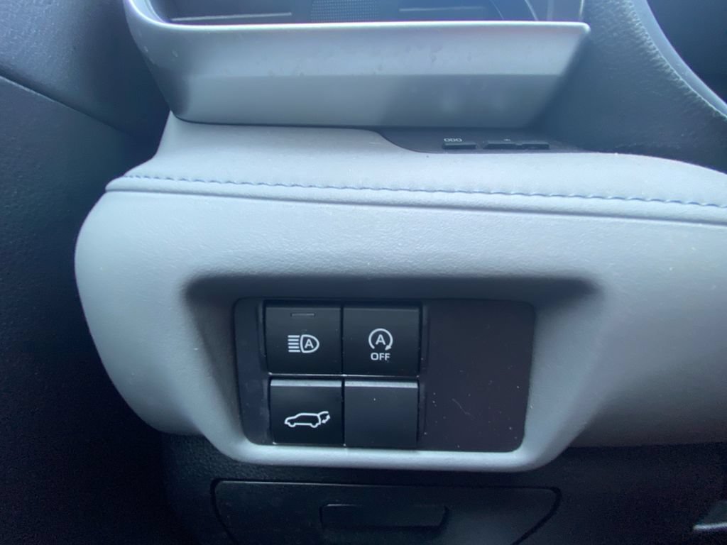 Used 2023 Toyota Highlander LE AWD/4WD image 17